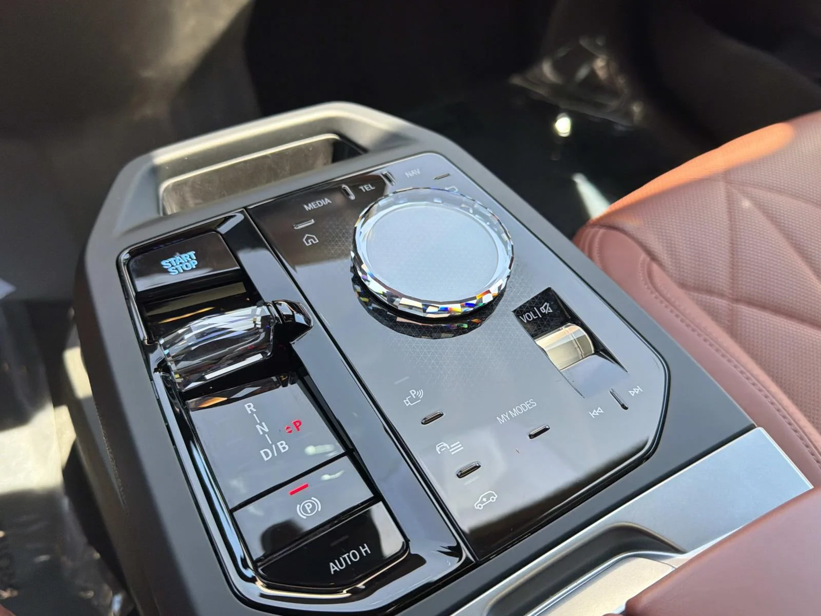 Used 2026 Frozen Deep Grey Metallic BMW M70 Sports Activity Vehicle image 20