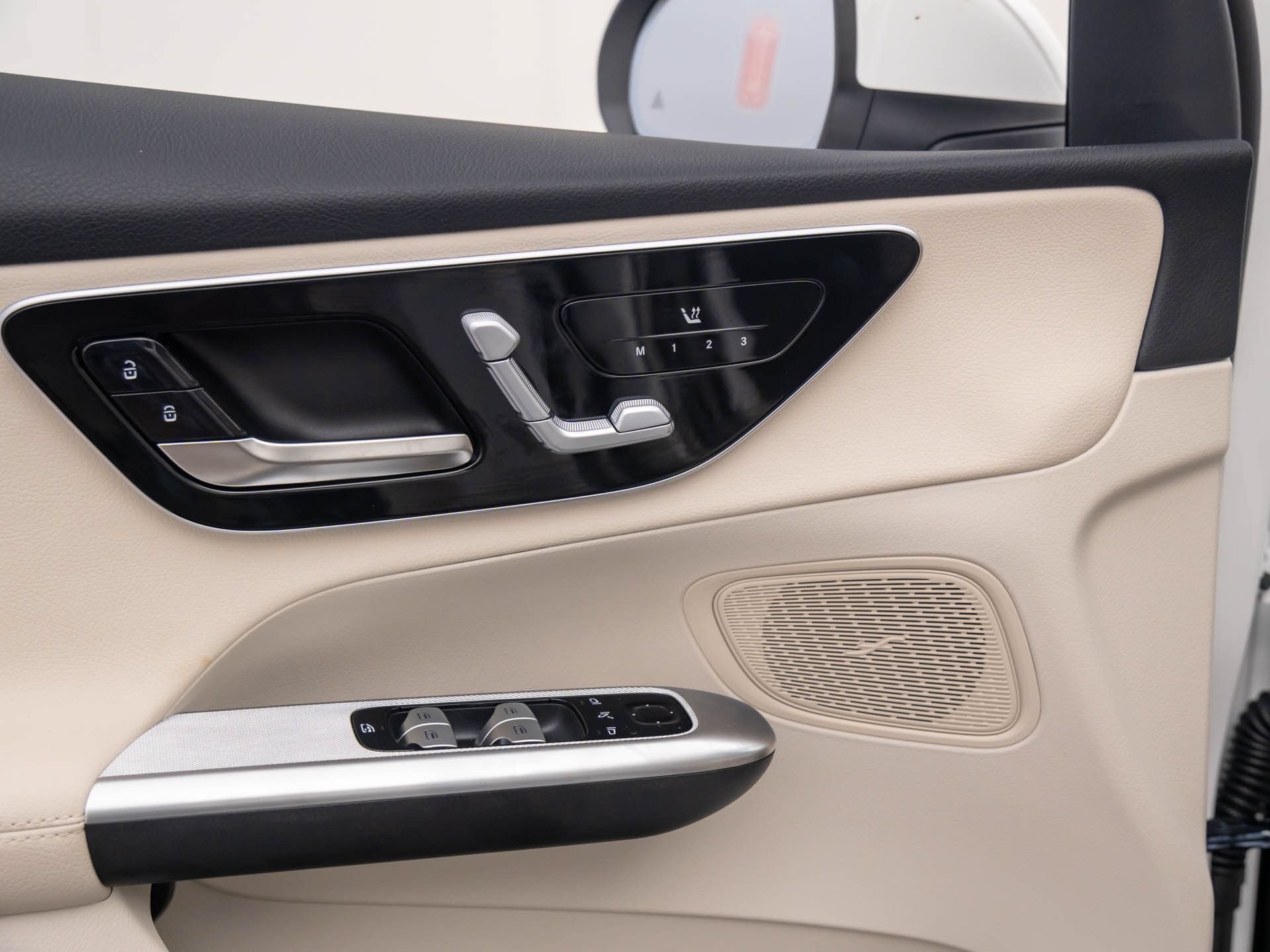 New 2026 Polar White Mercedes-Benz GLC 300 image 49