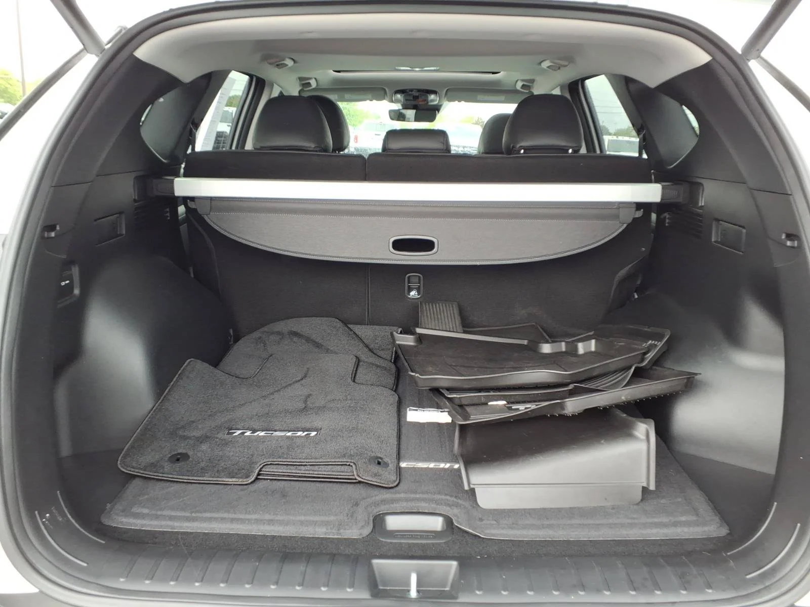 Used 2025 White Pearl Hyundai SEL Convenience image 32