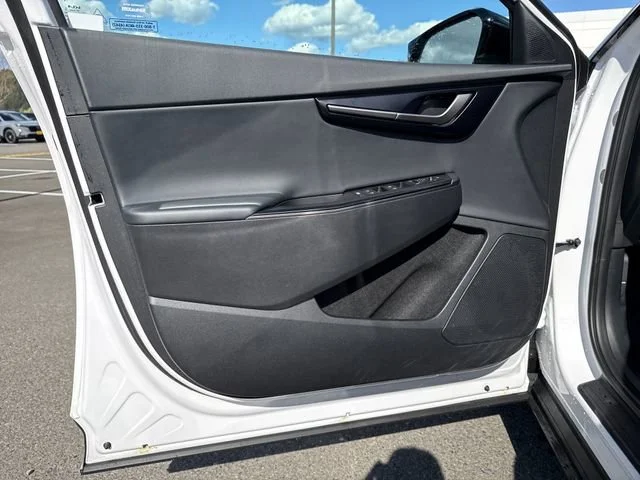 Used 2025 Glacier White Pearl Kia Light image 16