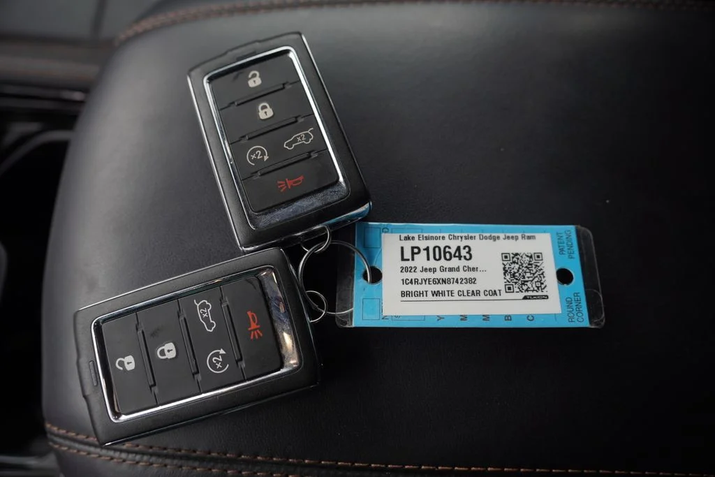 Used 2022 White Jeep Summit Reserve 4xe image 8