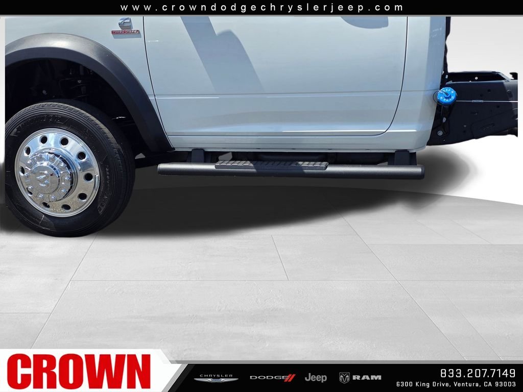 New 2026 Bright White Clear-Coat Exterior Paint RAM Tradesman image 3