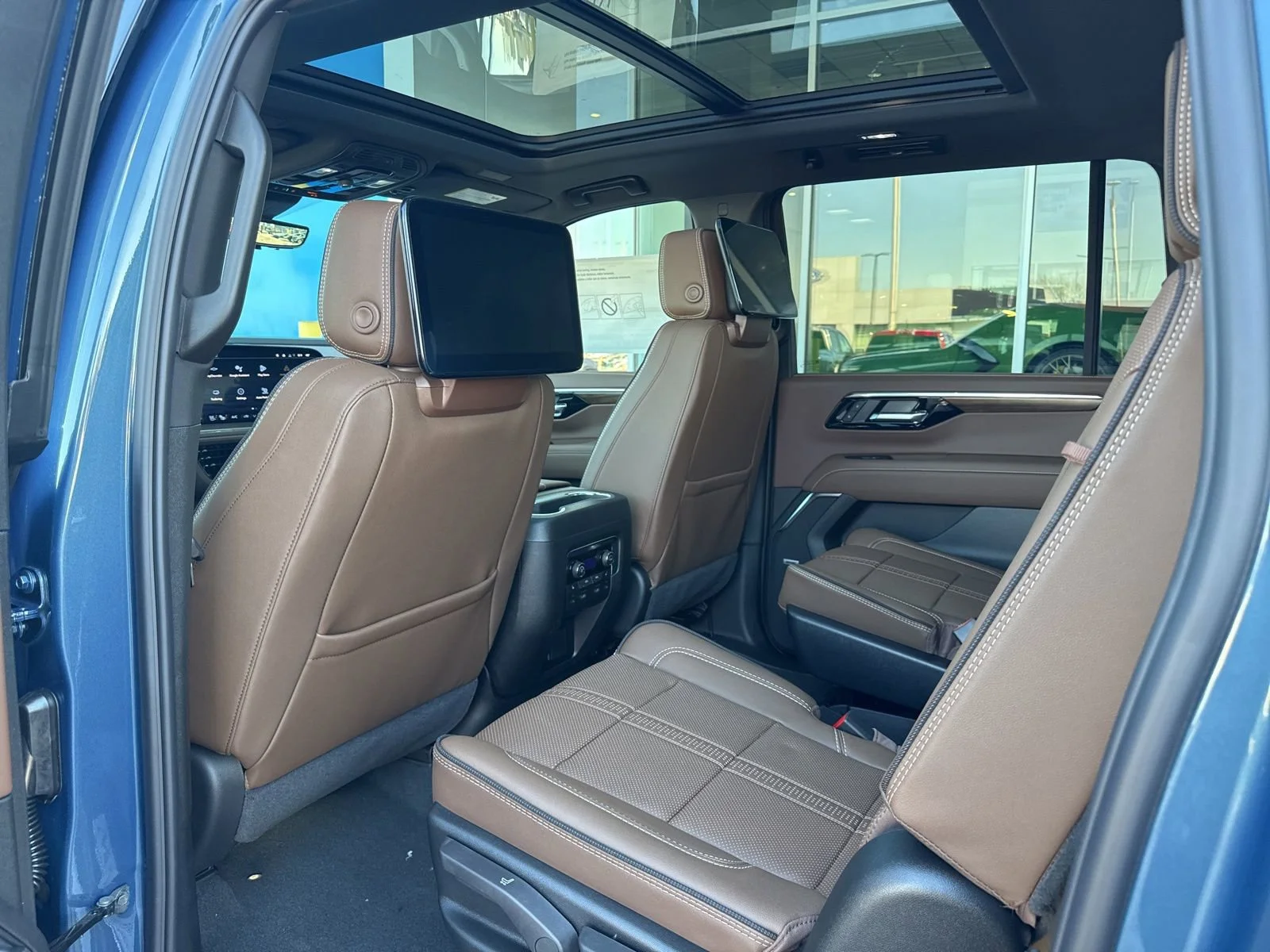2026 Chevrolet Suburban High Country - Photo 15