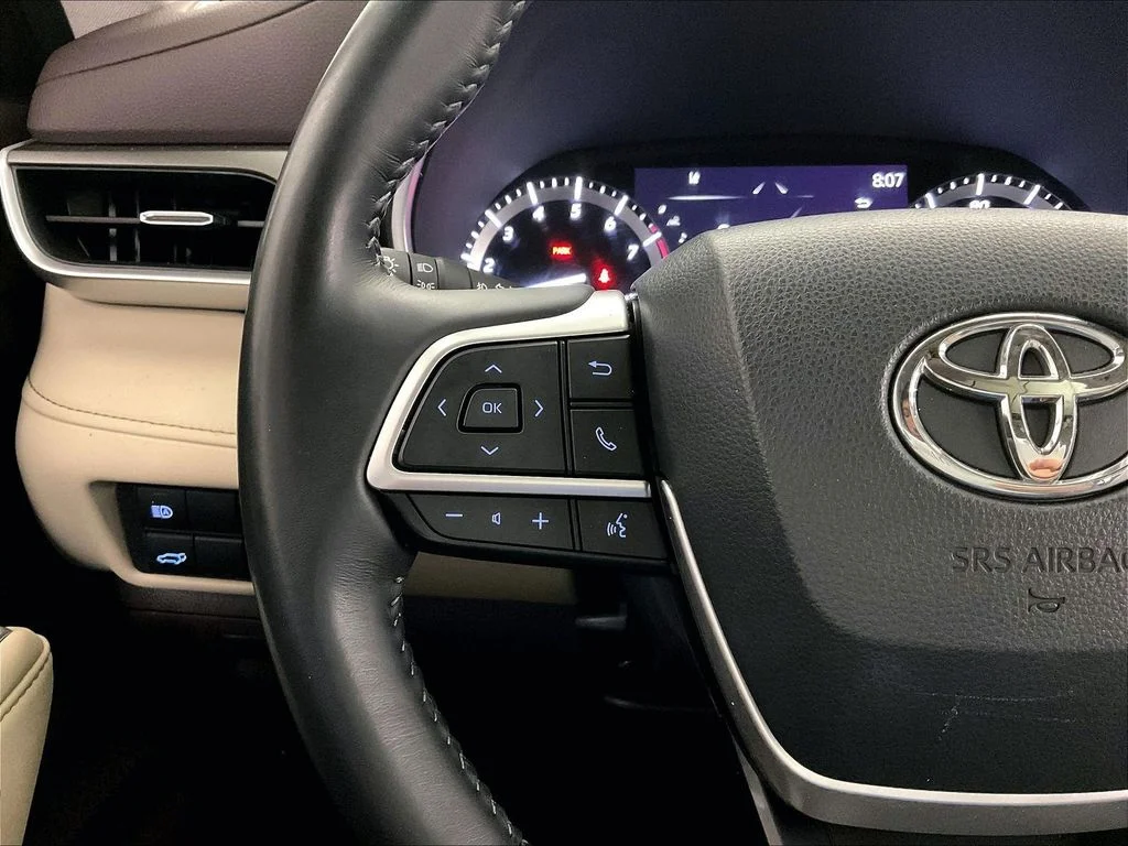 Used 2022 Gray Toyota XLE image 22