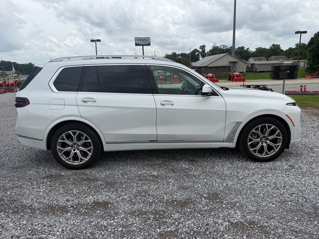 Used 2024 White BMW xDrive40i image 3