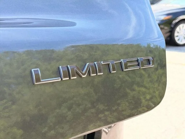 Used 2022 Gray Jeep Limited image 25