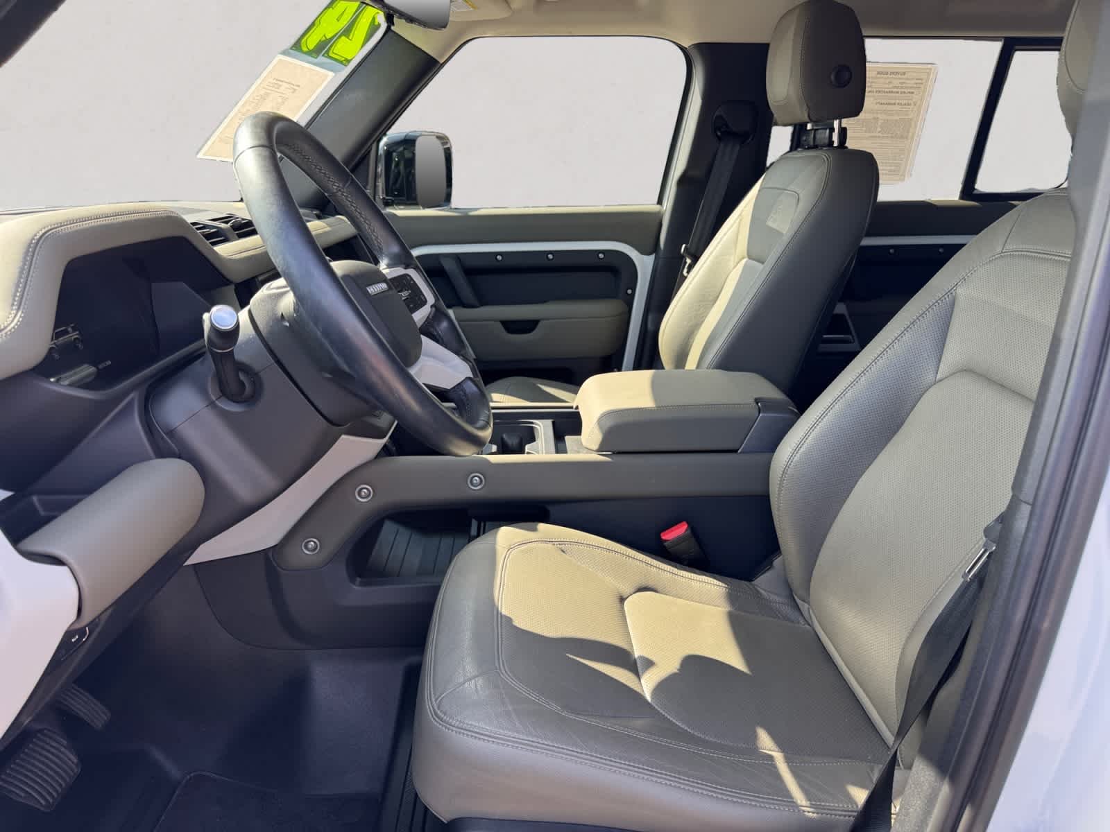 Used 2024  Land Rover S image 9