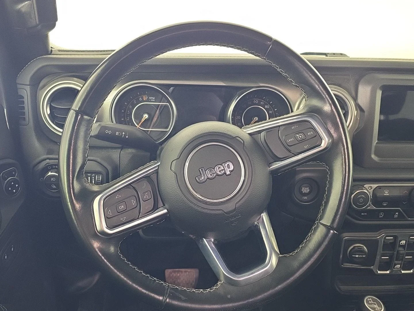 Used 2021 GRAY Jeep Overland image 18