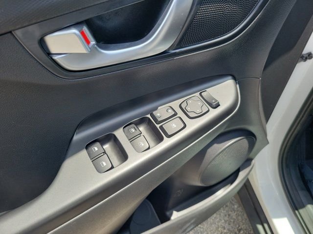 2023 Hyundai Kona SEL - Photo 13