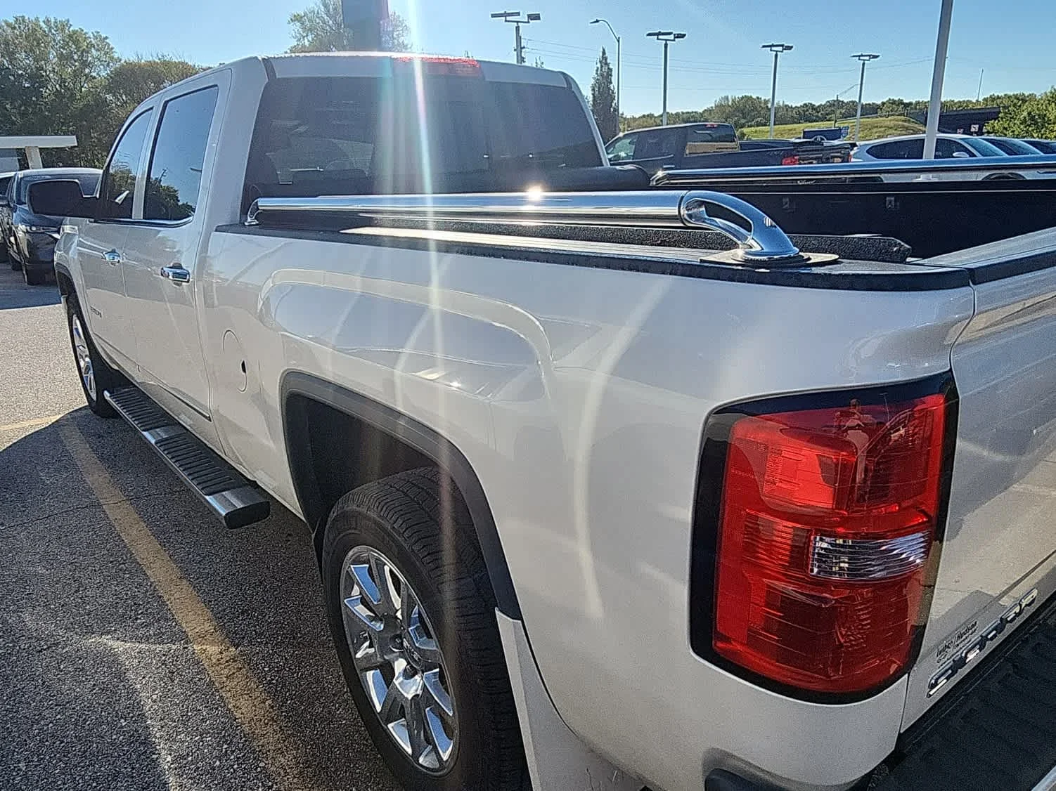 Used 2014 White Diamond Tricoat GMC Denali image 8