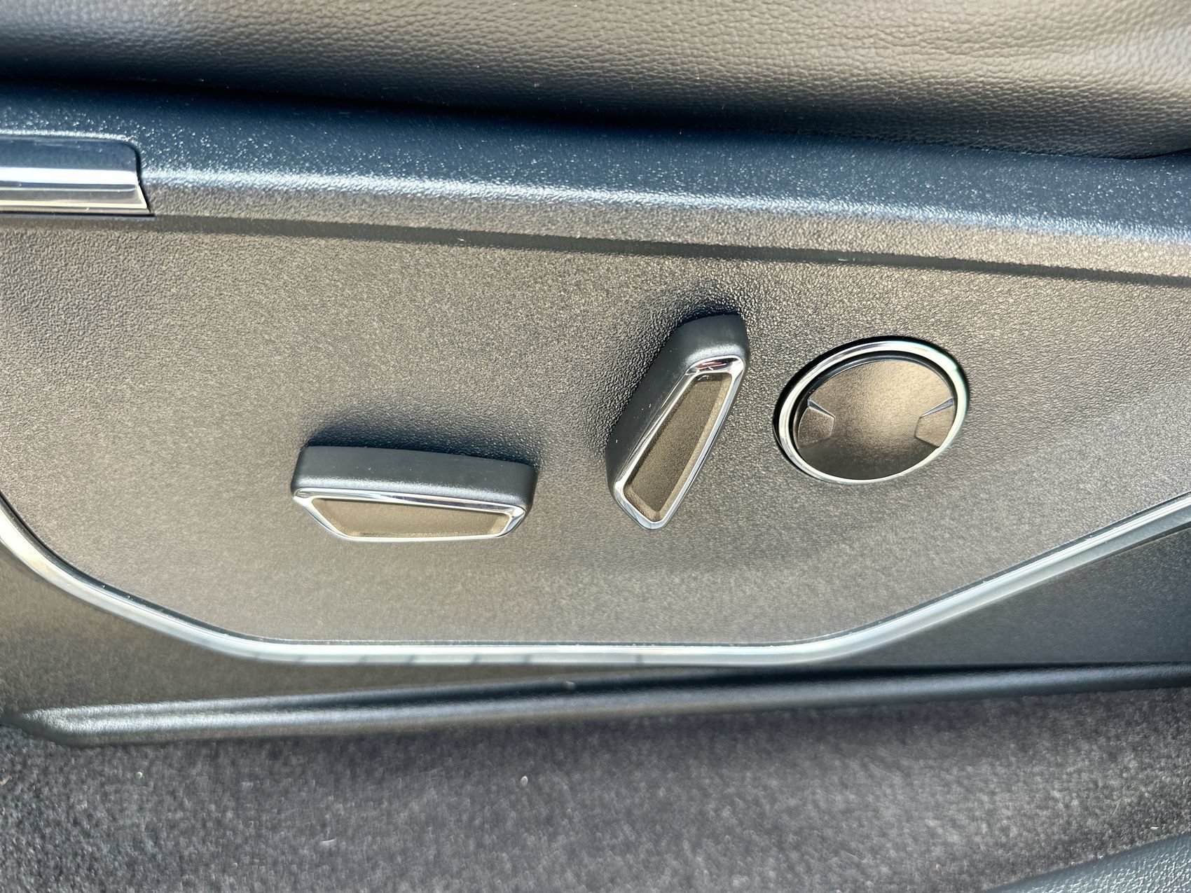 Used 2021 Gray Metallic Ford LARIAT image 12