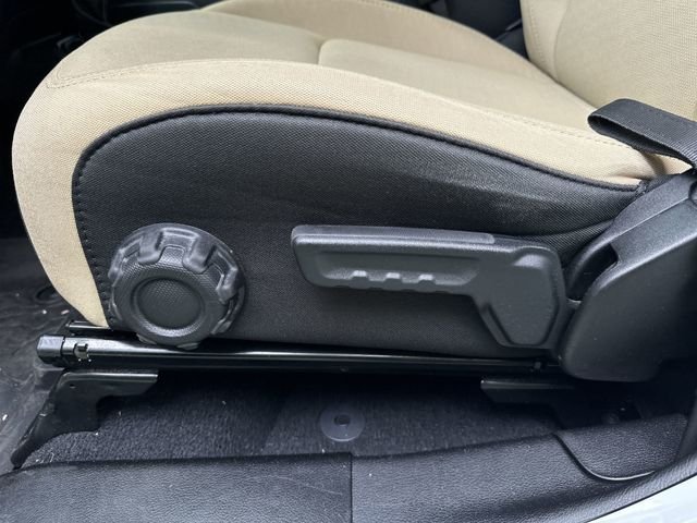 Used 2021 White Jeep Unlimited Sahara image 14