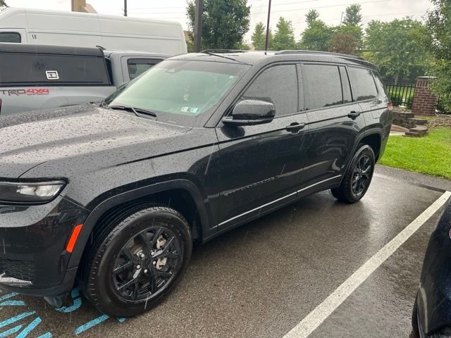 Used 2024 Black Jeep Altitude image 1
