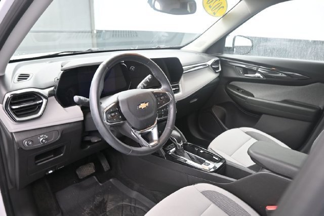 Used 2026 Summit White Chevrolet LT image 11