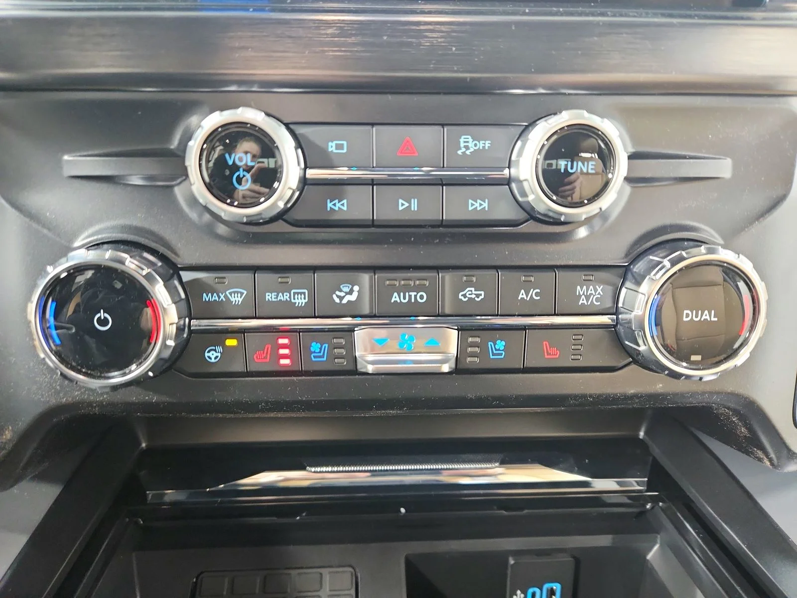 New 2026 Star White Metallic Tri-Coat Ford F-250® Lariat® image 31