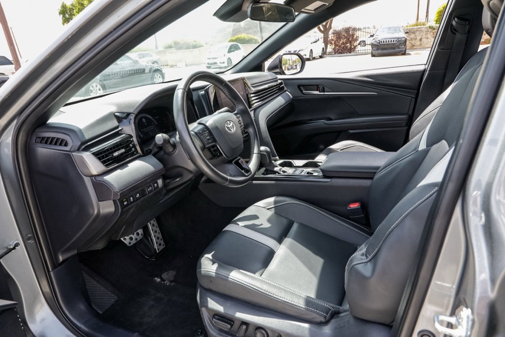 Used 2025  Toyota SE image 16