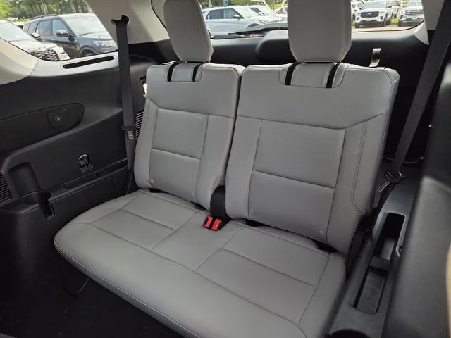New 2026 Star White Metallic Tri-Coat Ford Active image 37