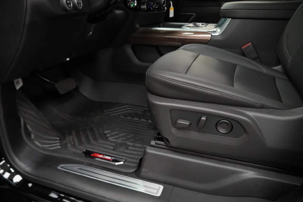 New 2026 Black Chevrolet LT image 30