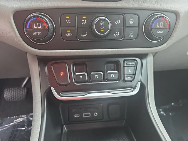 Used 2020 White GMC SLT image 25