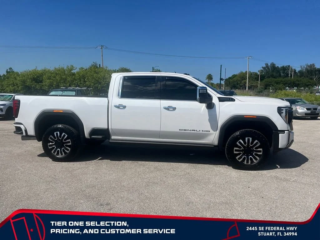 Used 2024 White Frost Tricoat GMC Denali Ultimate image 4
