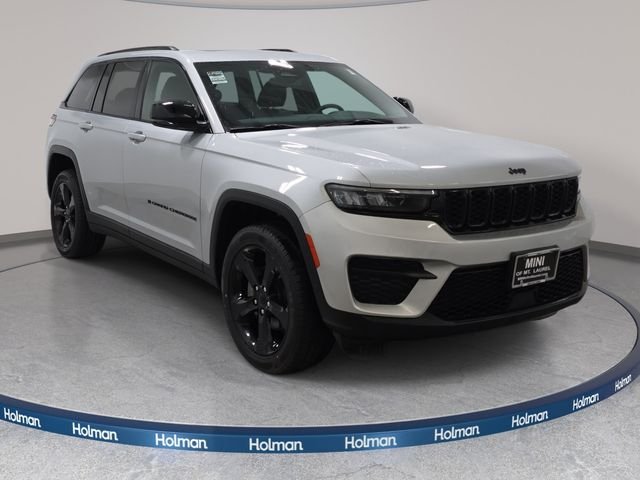 Used 2024 Silver Jeep Altitude X image 4
