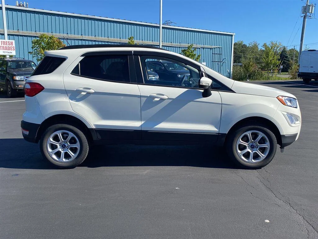 Used 2022 Diamond White Ford SE image 12