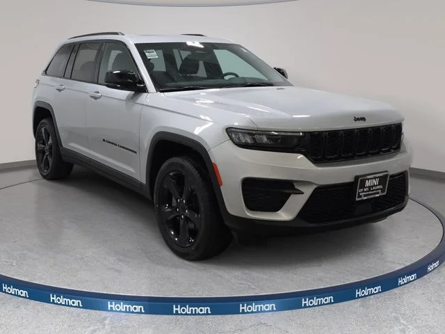 Used 2024 Silver Jeep Altitude X image 4