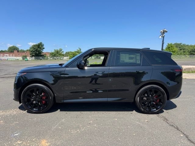 New 2026 Santorini Black Land Rover Dynamic SE image 2