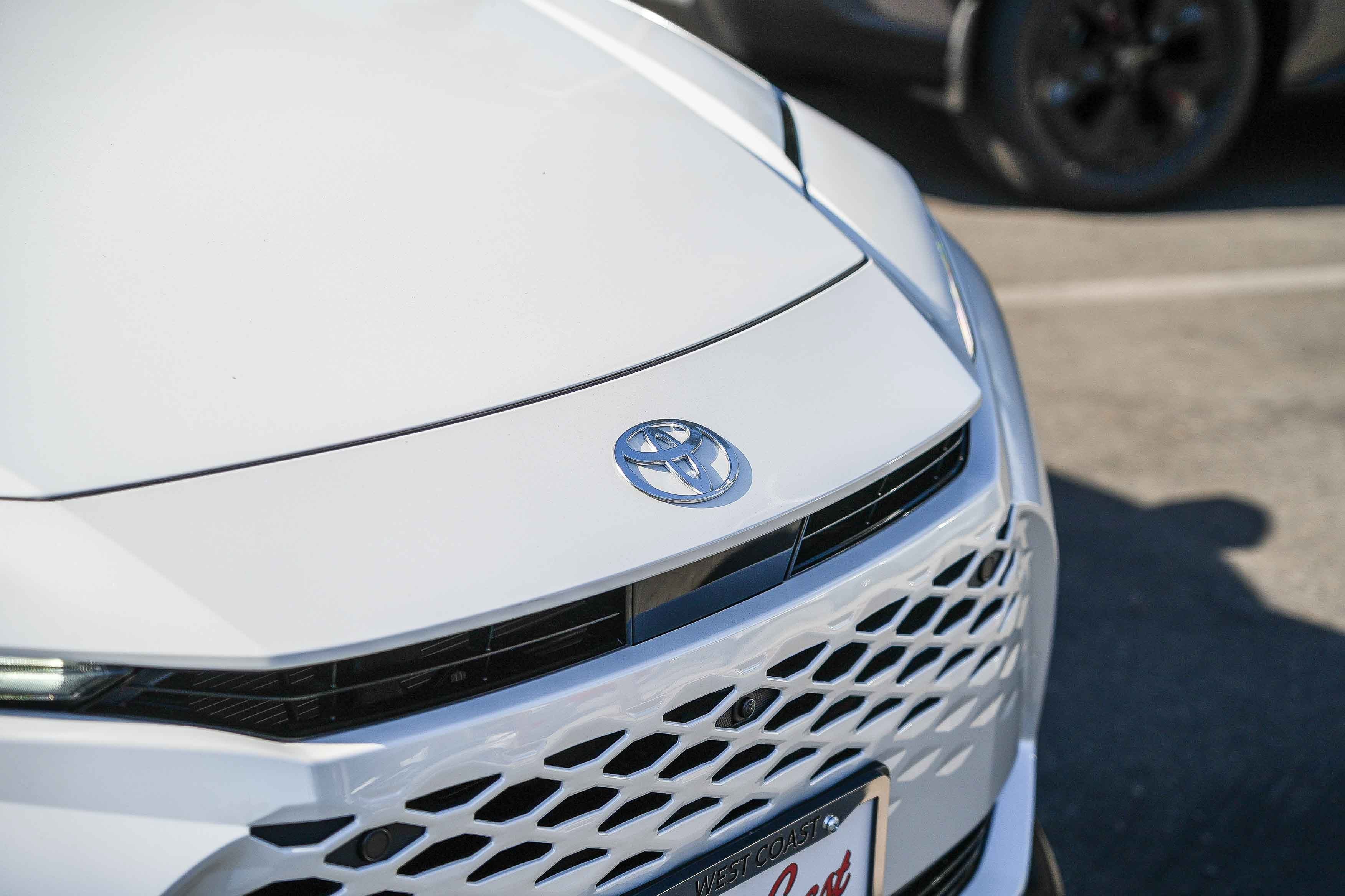 New 2026 Oxygen White <sup>1</sup> Toyota  Limited image 3