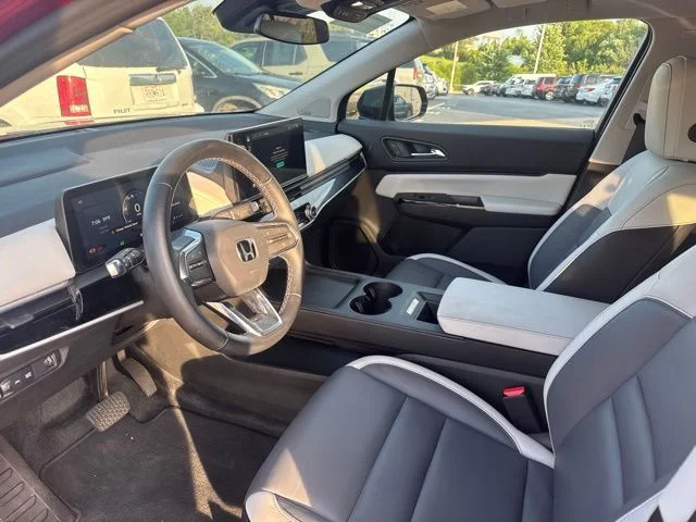 Used 2025 Red Honda Touring image 12