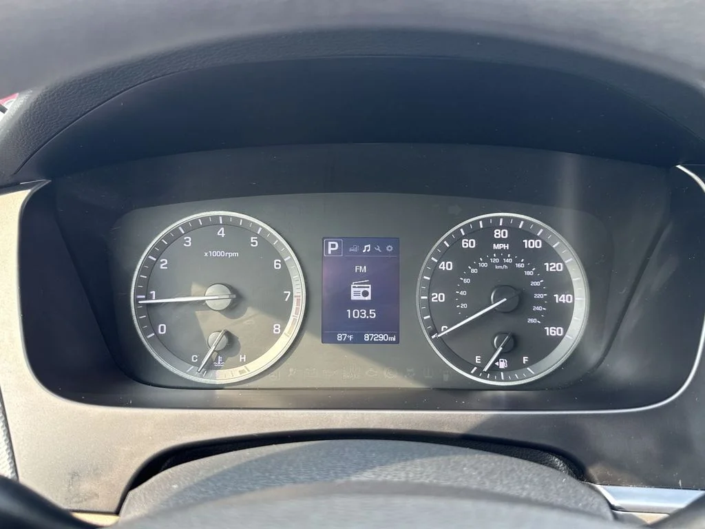 Used 2017 Black Hyundai SE image 15