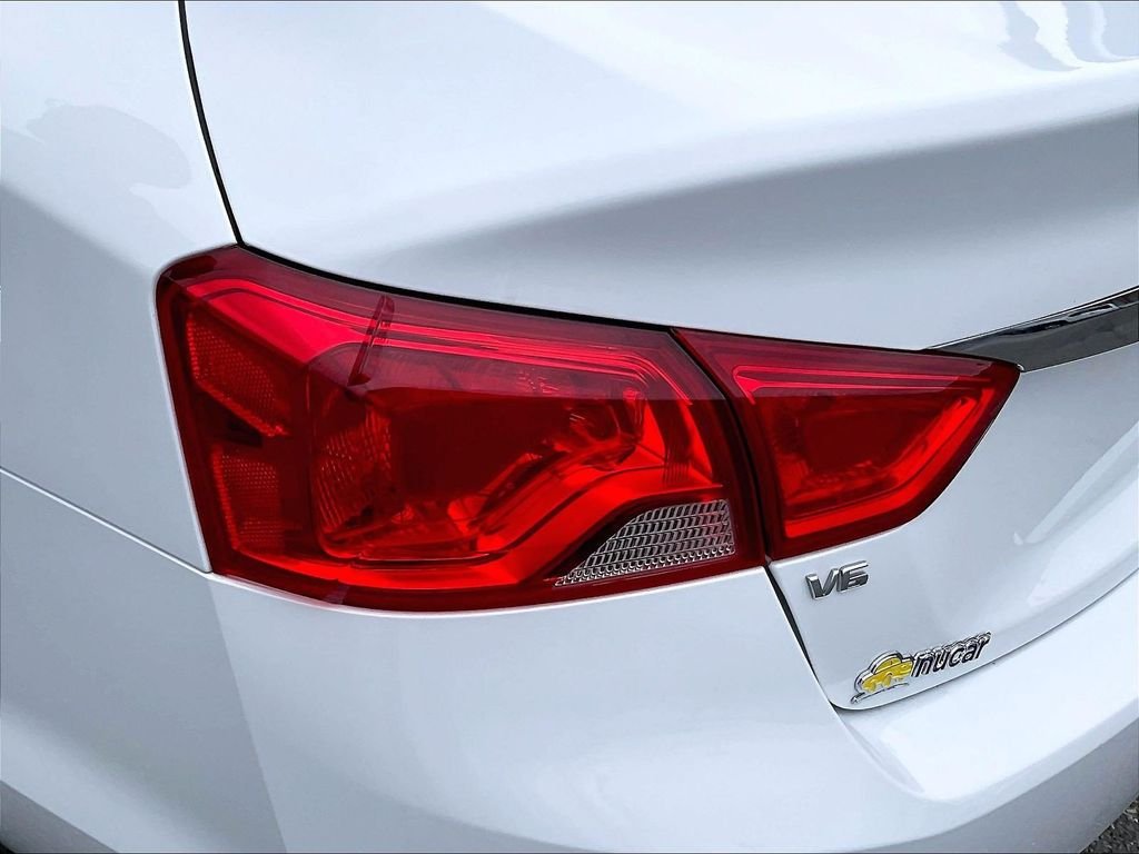 Used 2019 White Chevrolet LS image 33