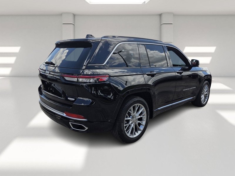 Used 2024 Diamond Black Crystal Pearlcoa JEEP SUMMIT 4X4 image 5