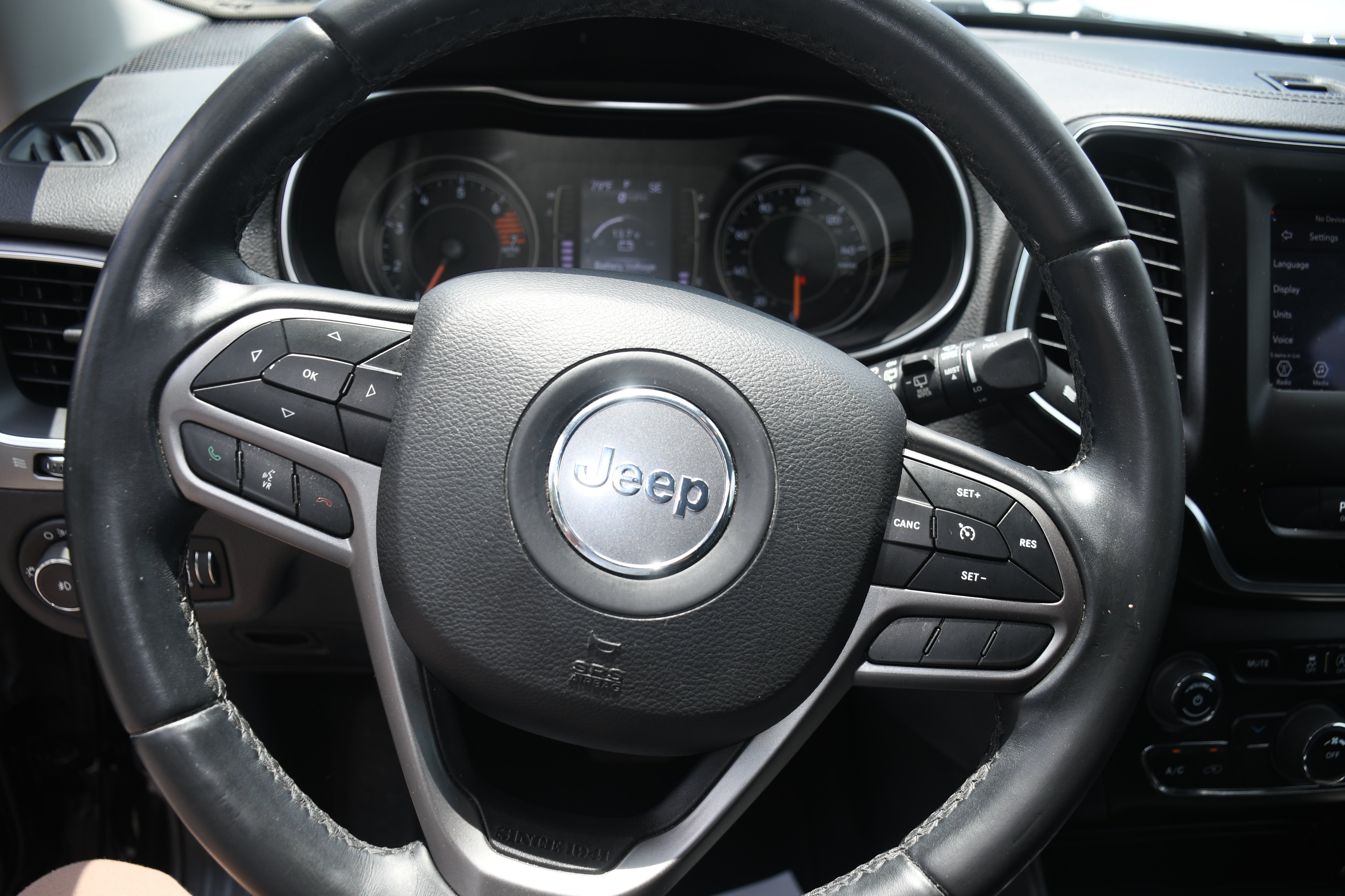 Used 2019 Black Jeep Latitude Plus image 12
