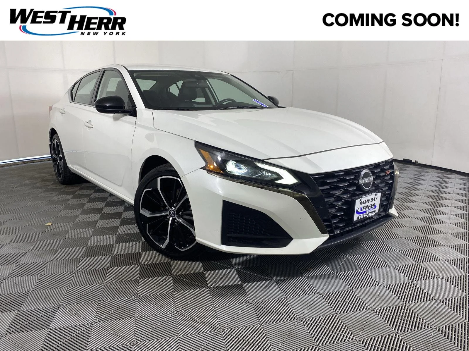 Used 2024 Pearl White Tricoat Nissan 2.5 SR image 1