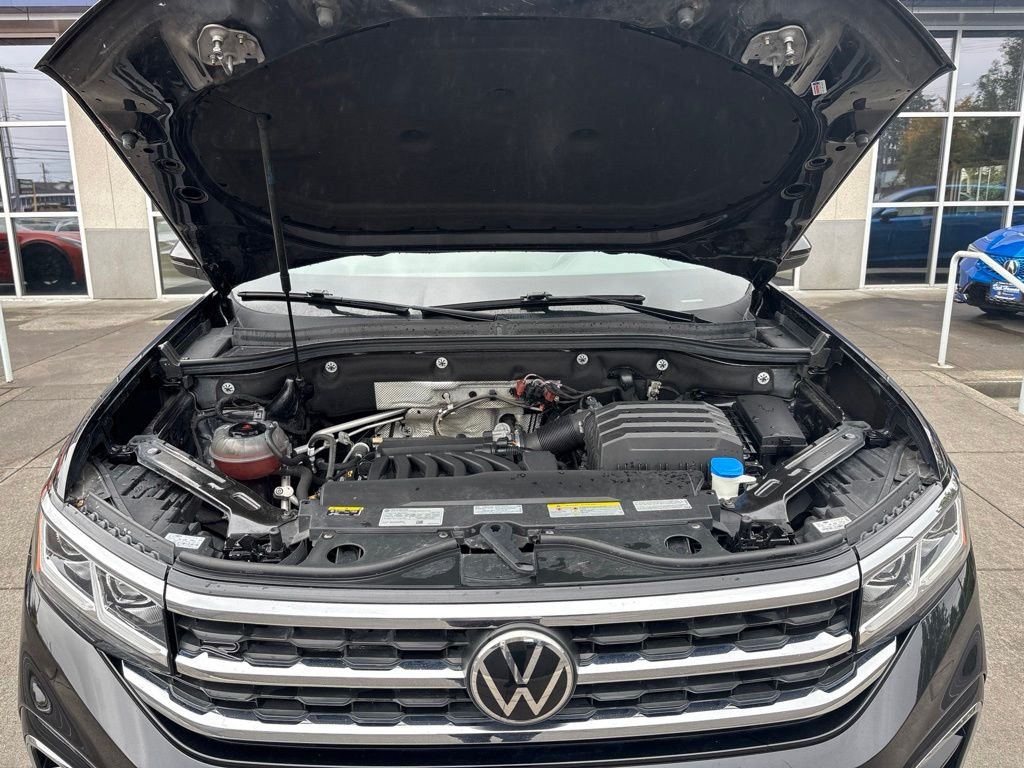 Used 2022 Deep Black Volkswagen 3.6L V6 SEL R-Line image 3
