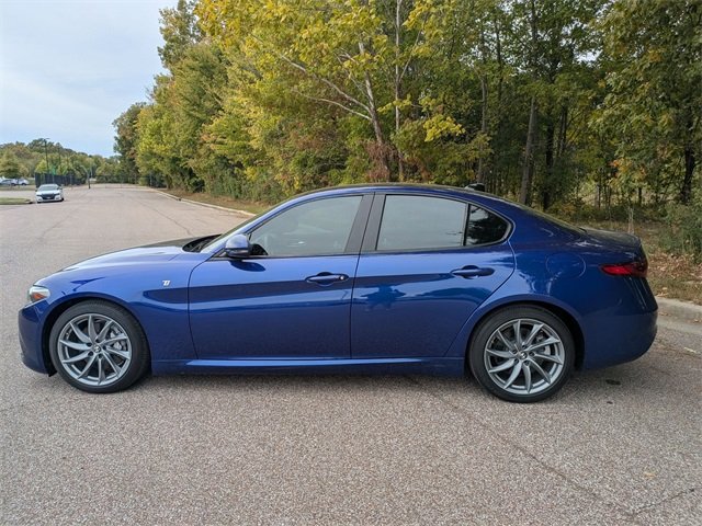 2022 Alfa Romeo Giulia Ti photo 2