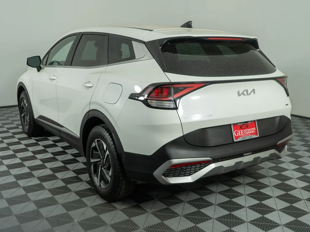 Used 2023 White Kia LX image 4