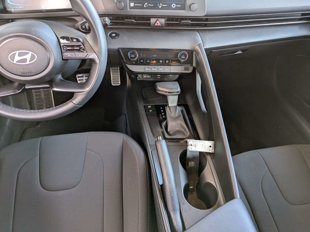 Used 2025 White Hyundai SEL Sport image 15