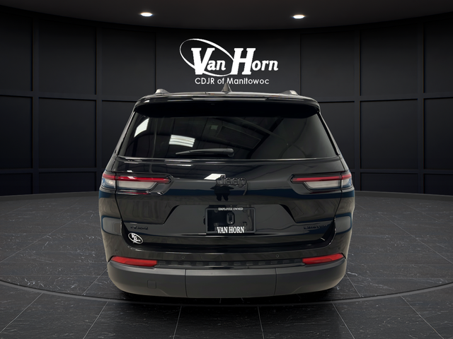 Used 2024 Diamond Black Crystal Pearlcoat Jeep Limited image 6