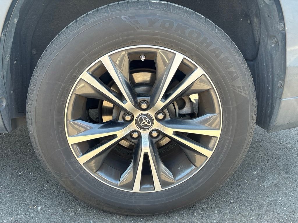 Used 2018 Blizzard Pearl Toyota LE image 11