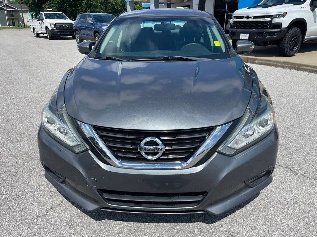 Used 2018 Gun Metallic Nissan 2.5 SL image 2