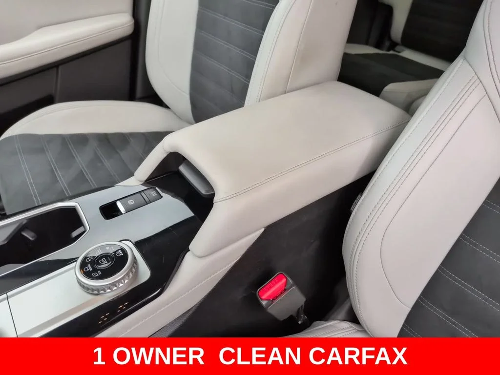 Used 2025 White Mitsubishi SE image 22