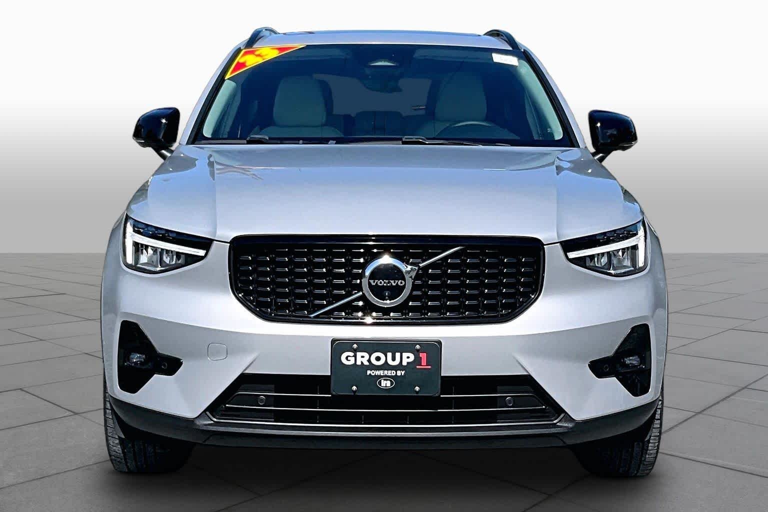 Used 2023 Silver Dawn Metallic Volvo Plus Dark Theme image 4