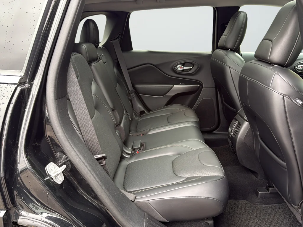 Used 2019 Black Jeep Overland image 21