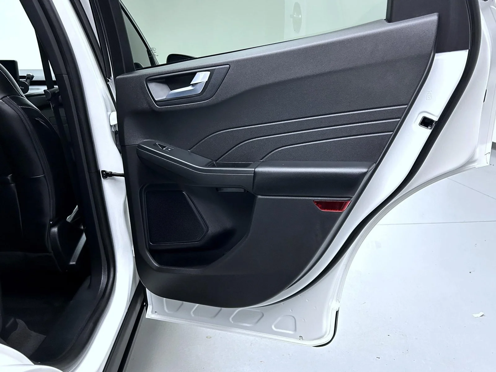 Used 2023 White Ford Platinum image 17