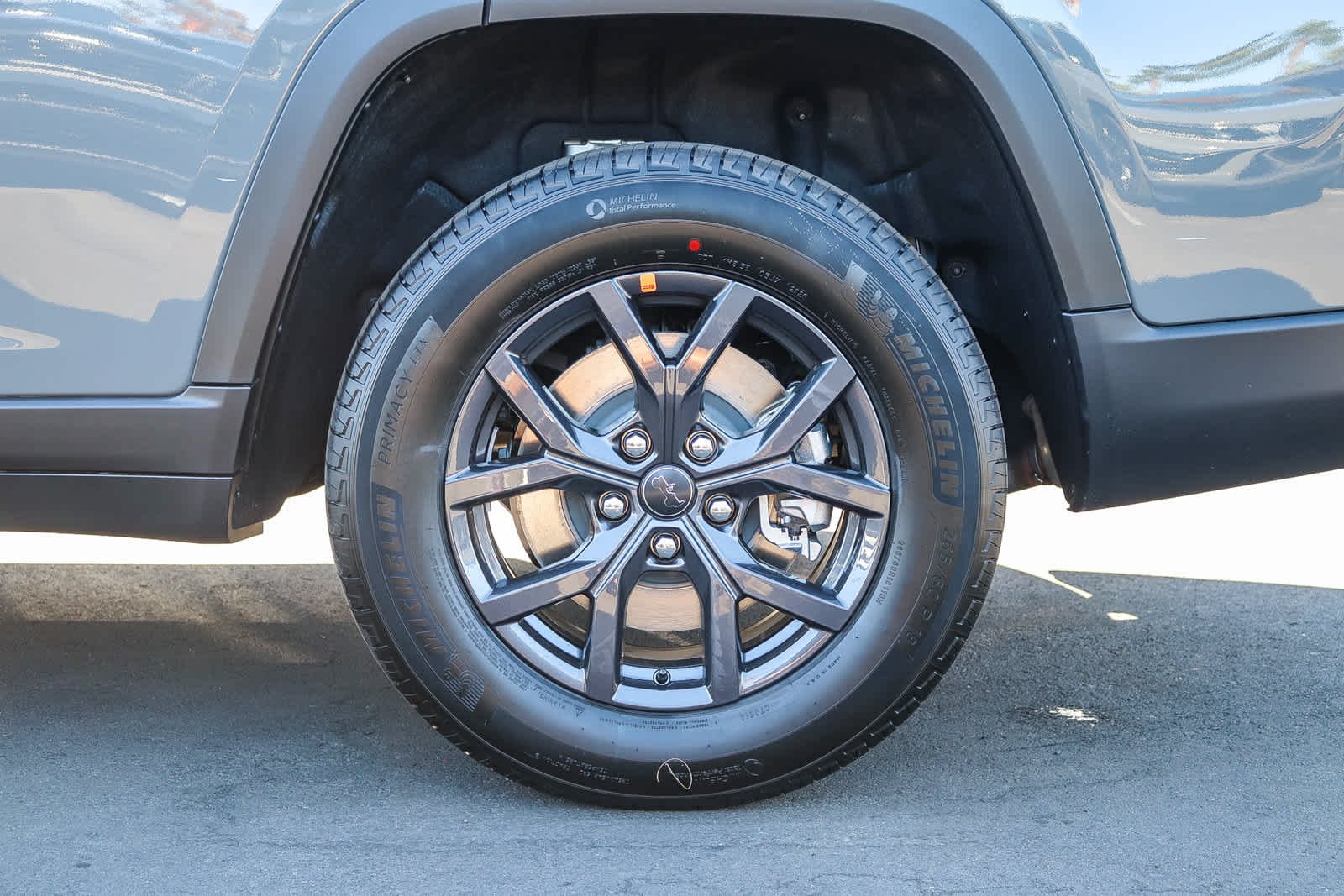 New 2027 Sting-Gray Clear-Coat Paint Jeep Laredo Altitude image 11