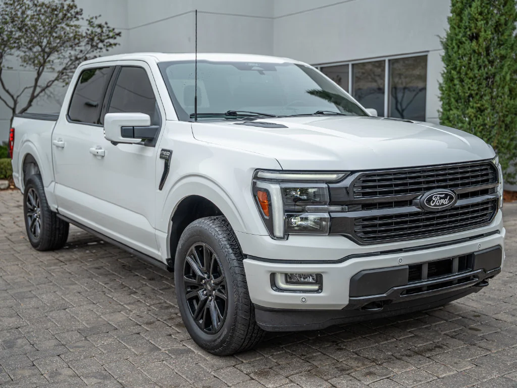 Used 2025 White Metallic Ford Platinum image 3
