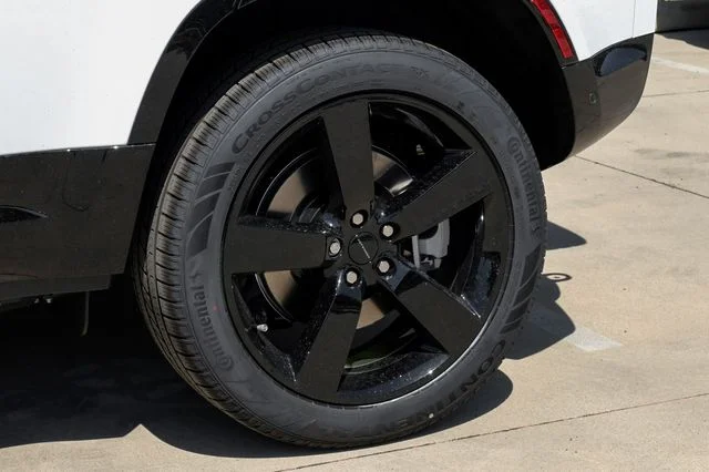 New 2026 White Land Rover X-Dynamic SE image 62
