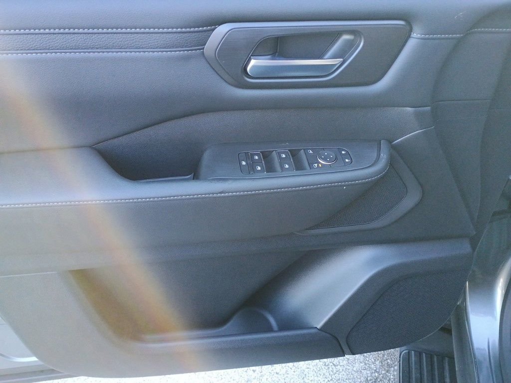 2025 Nissan Armada SV - Photo 11